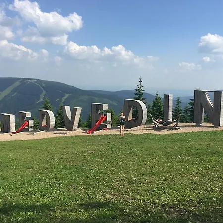 Lucni Dum